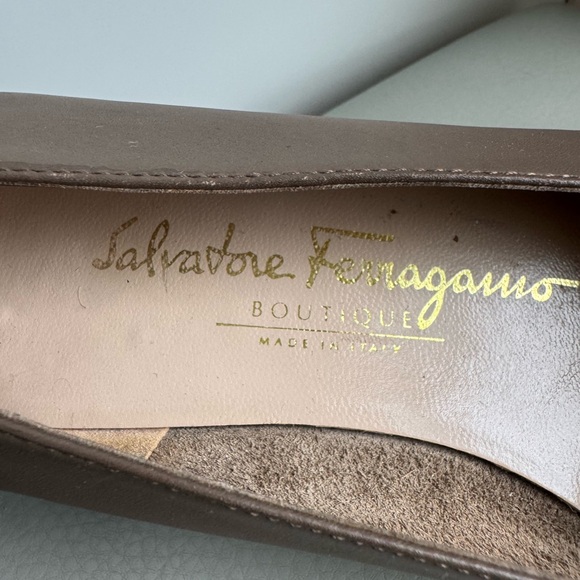 Salvatore Ferragamo Women's Taupe and Black block leather loafer/heel - Picture 5 of 8